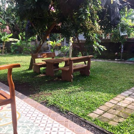 Raditya Homestay Mambal Exterior photo