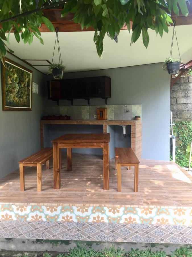 Raditya Homestay Mambal Exterior photo
