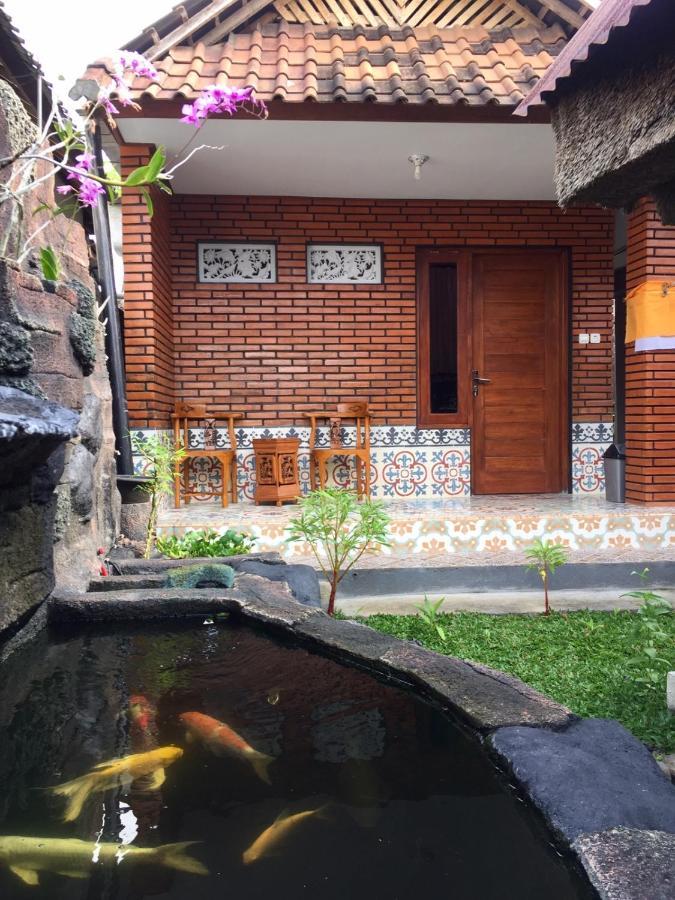 Raditya Homestay Mambal Exterior photo
