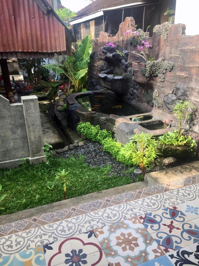 Raditya Homestay Mambal Exterior photo