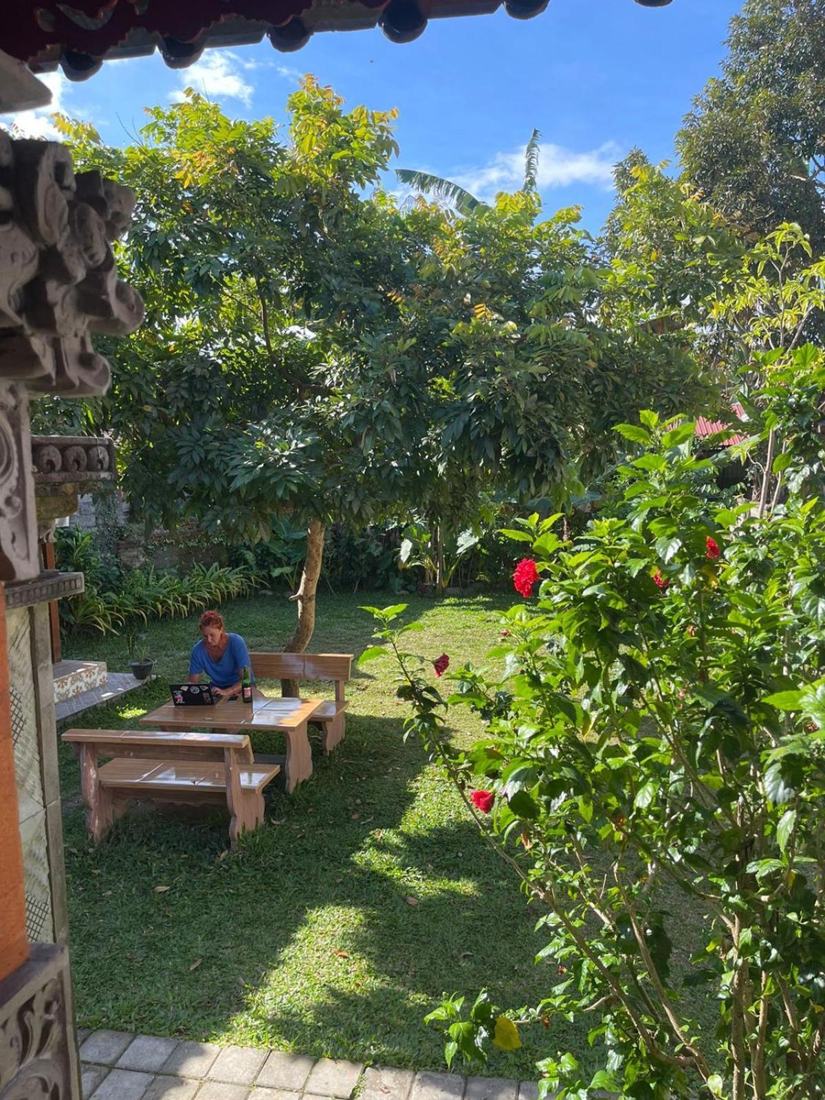 Raditya Homestay Mambal Exterior photo