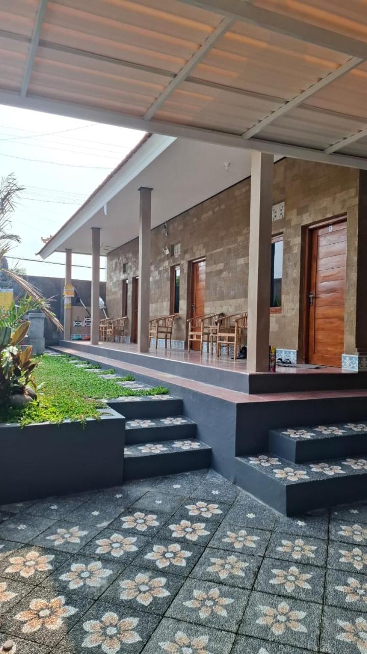 Raditya Homestay Mambal Exterior photo